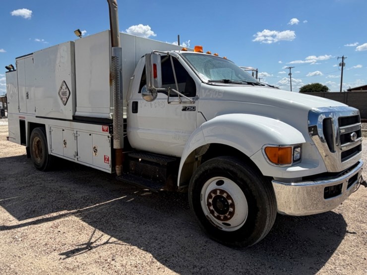 2015-ford-f750-image-3