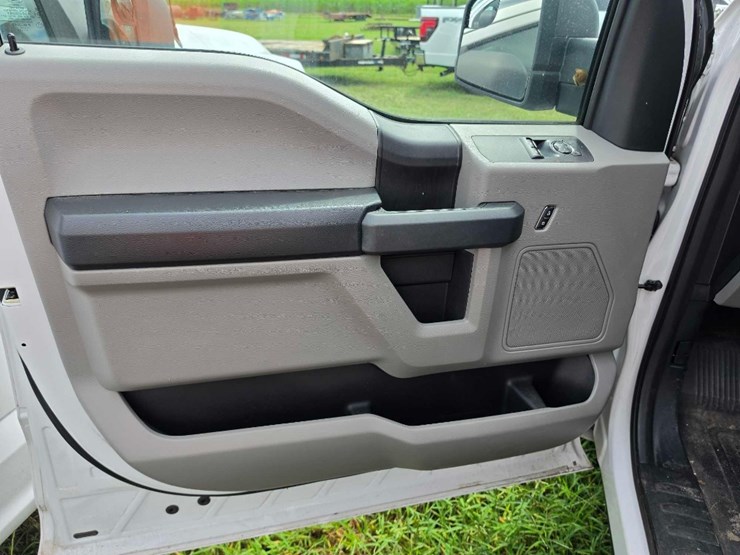 2018-ford-f150-xl-image-11