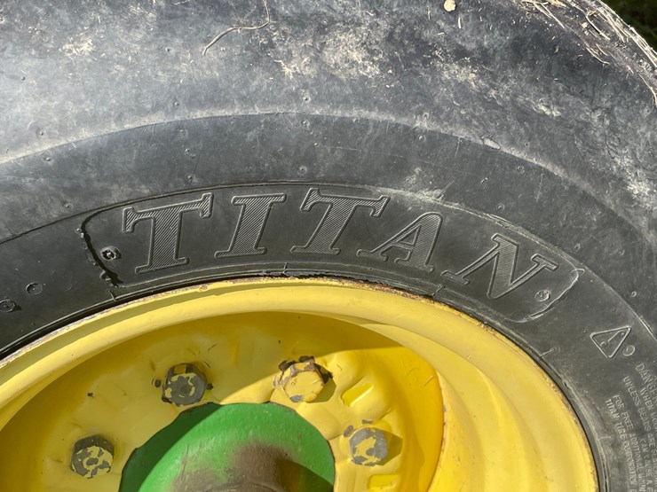 john-deere-1075-image-11