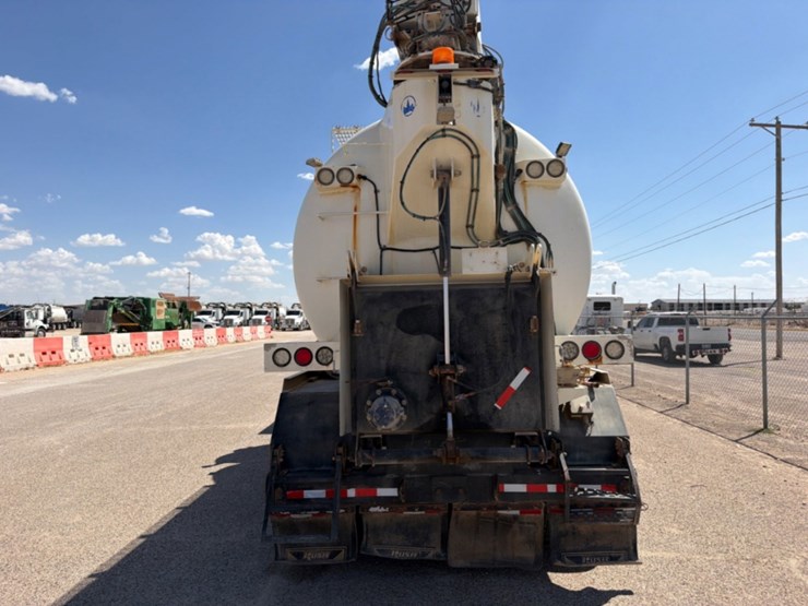 2018-peterbilt-567-image-12