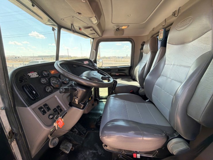 2018-peterbilt-367-image-17