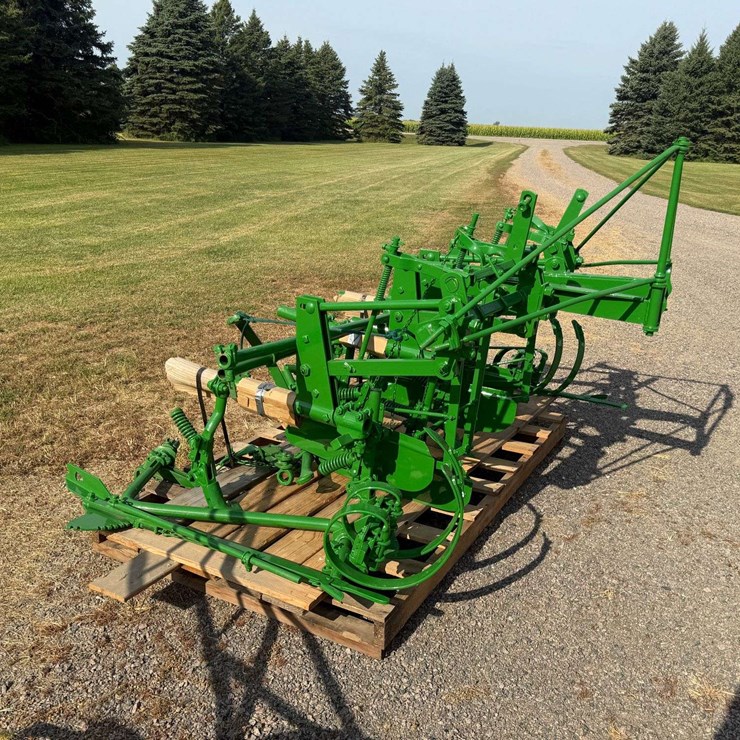 JOHN DEERE 2