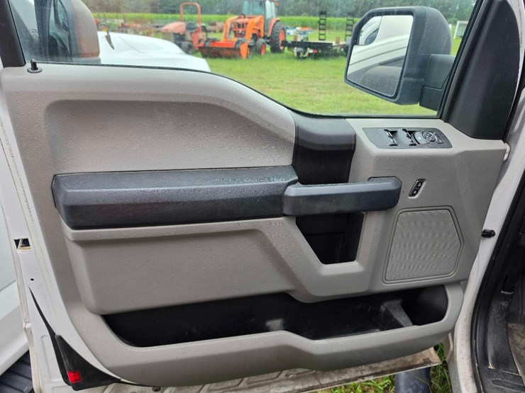 2019-ford-f150-xl-image-11