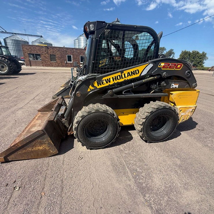 NEW HOLLAND L220