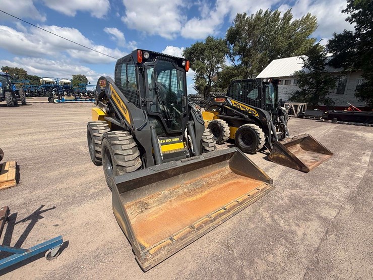 new-holland-l230-image-26