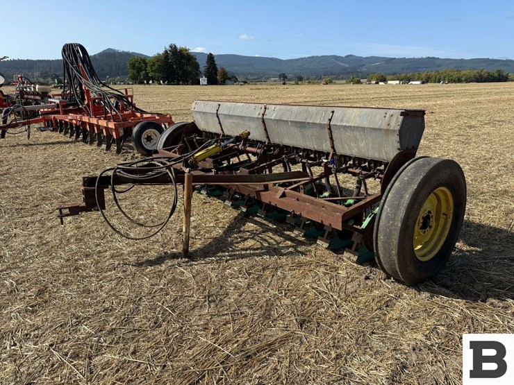 van-brunt-grain-drill-image-1