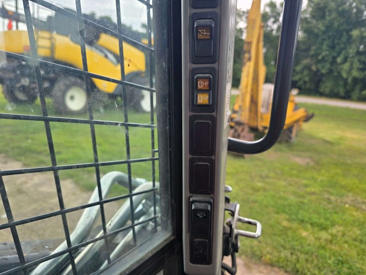 new-holland-c232-image-42