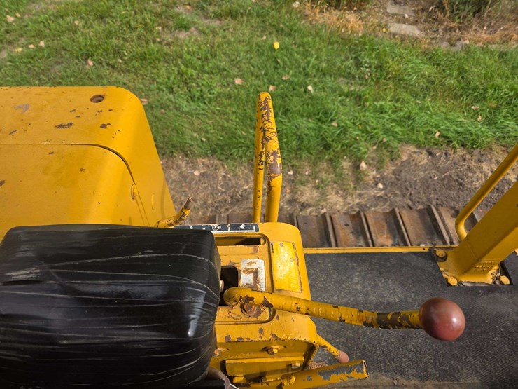 deere-750b-lt-image-41