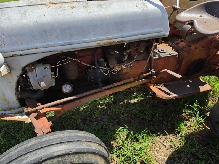 1950-ford-tractor-image-7