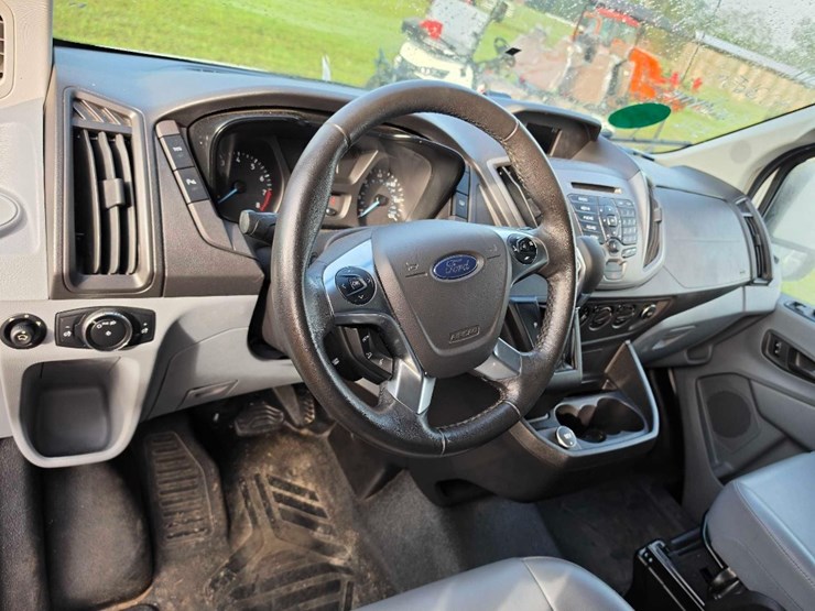 2017-ford-transit-image-12