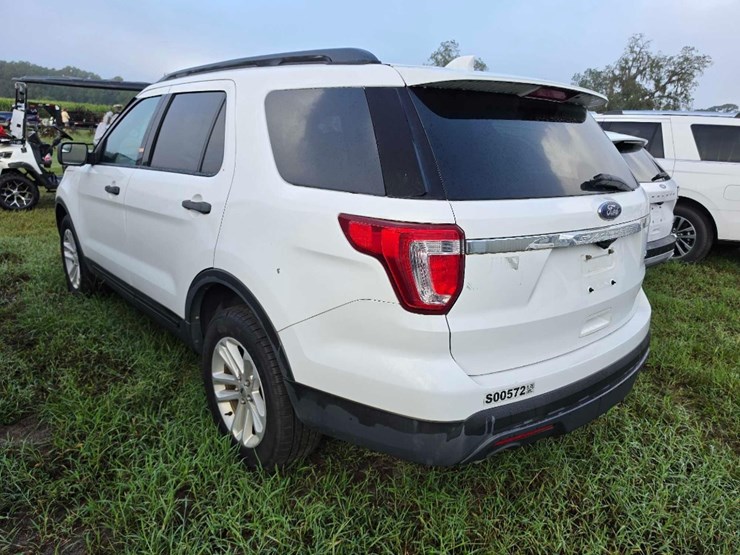 2017-ford-explorer-image-4