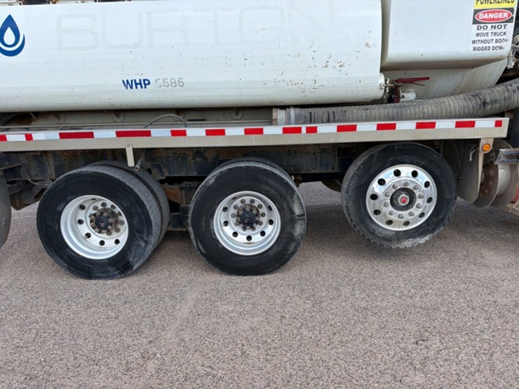 2015-peterbilt-367-image-5