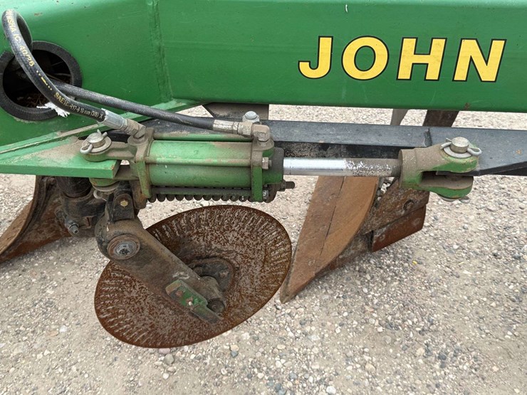 john-deere-2810-image-16