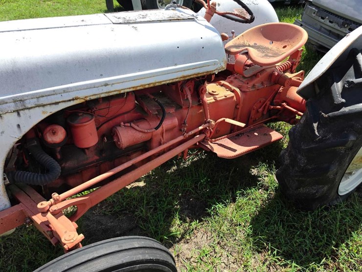 1950-ford-tractor-image-6