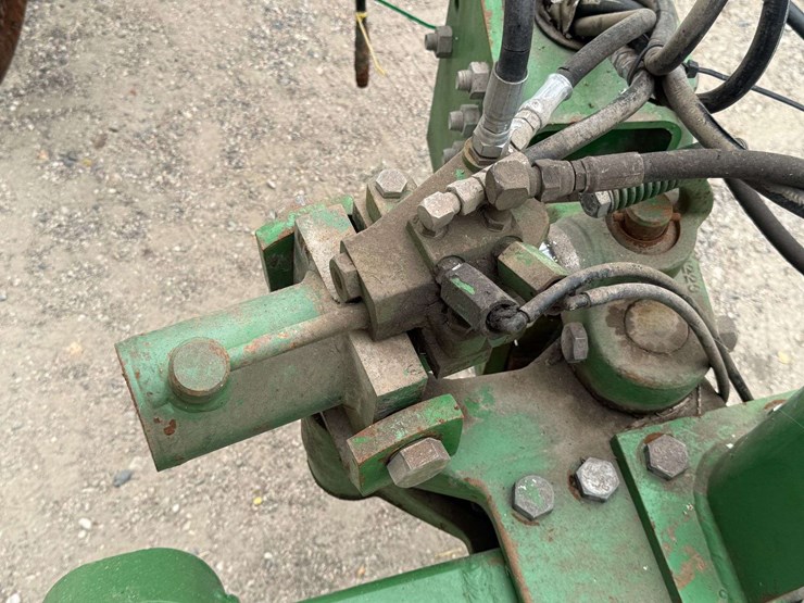 john-deere-2810-image-17