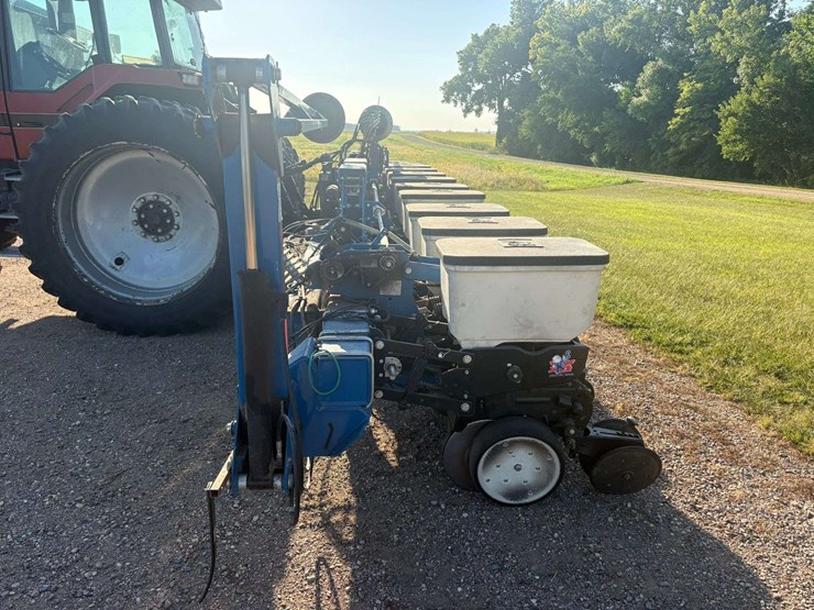 2014-kinze-3140-image-4