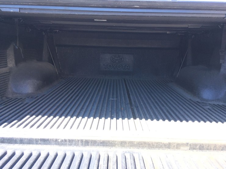 2010-toyota-tundra-sr5-image-13
