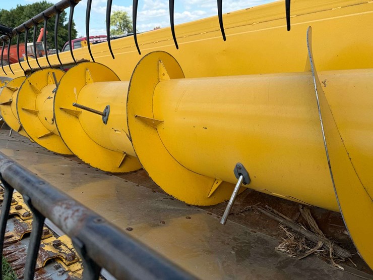 new-holland-73c-image-9