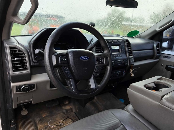 2021-ford-f250-xl-image-14