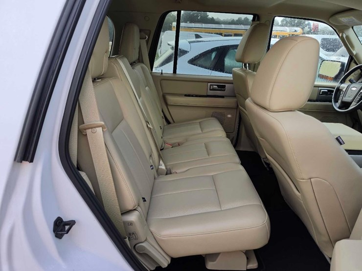 2017-ford-explorer-image-9