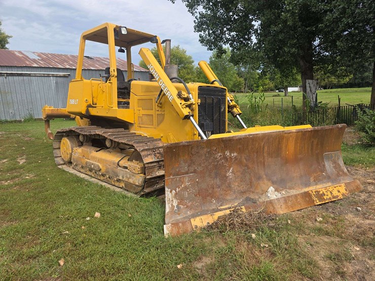 deere-750b-lt-image-1