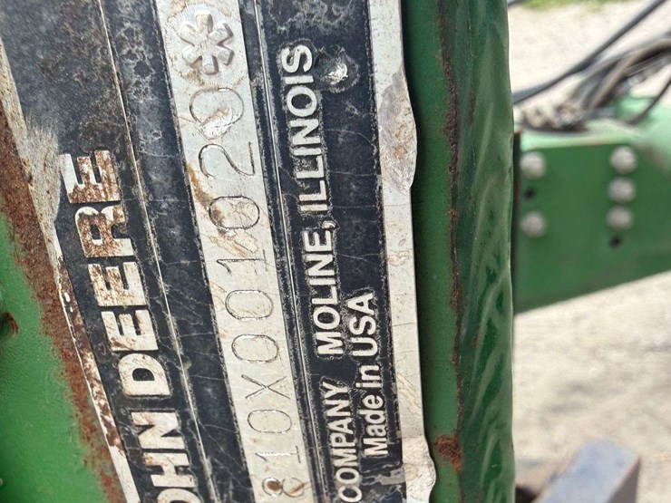 john-deere-2810-image-18