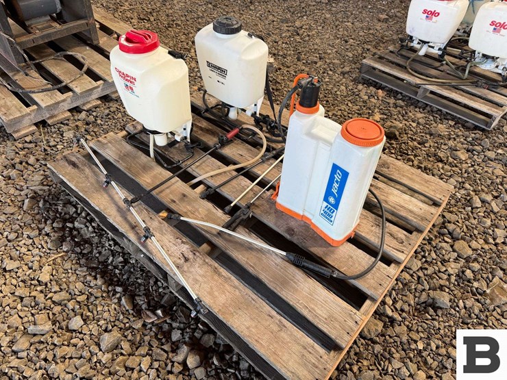 assorted-4-gallon-backpack-sprayers-image-1