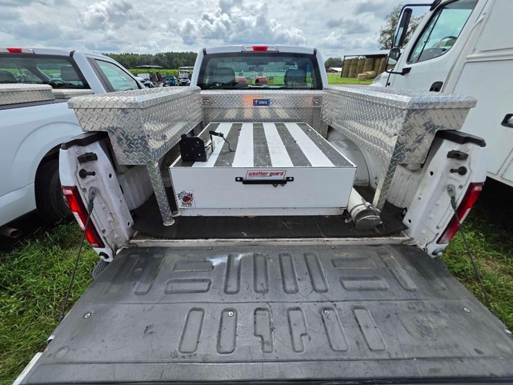 2019-ford-f150-xl-image-8