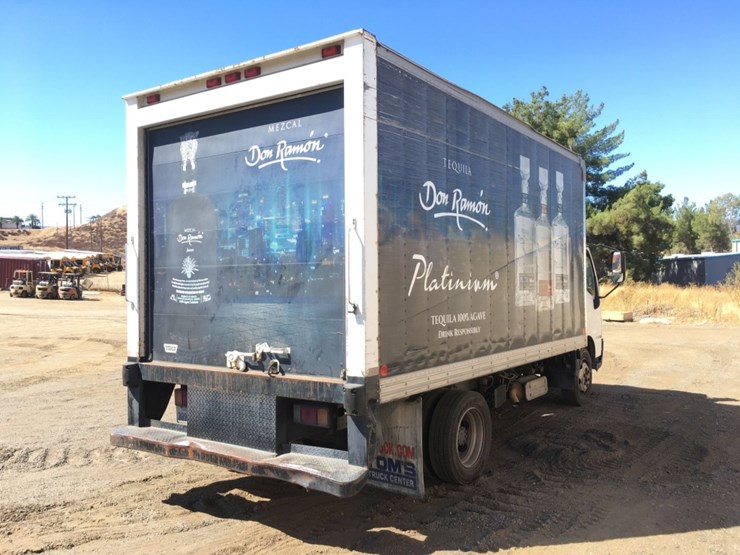 2015-hino-195h-image-3