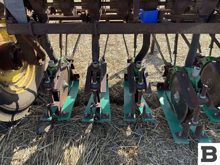 van-brunt-grain-drill-image-17