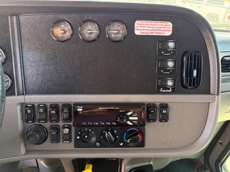 2018-peterbilt-367-image-18