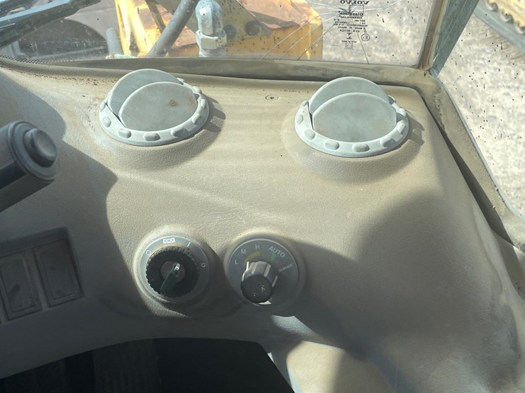 2005-volvo-l90e-image-41