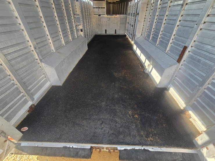 #26361-•-1995-30'-featherlite-trailer-image-22