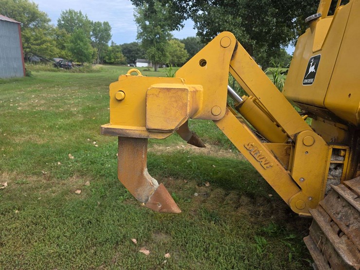 deere-750b-lt-image-19