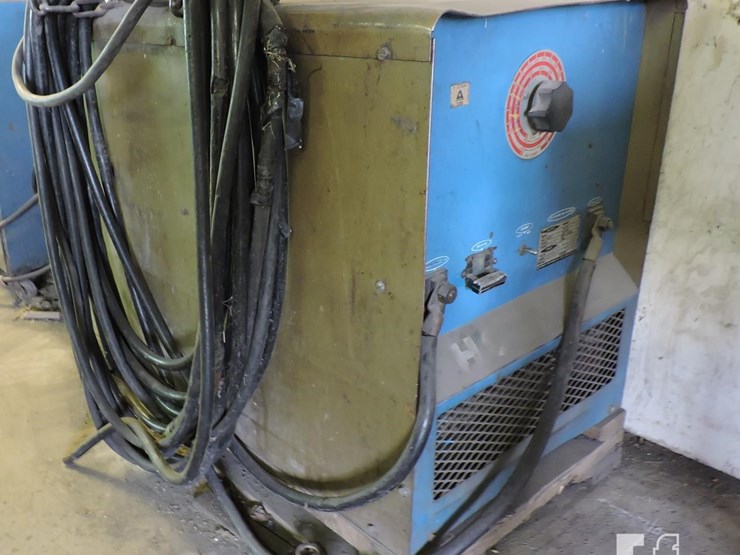 hobart,-model-r-300-arc-welder-with-leads,-dc-only-image-1