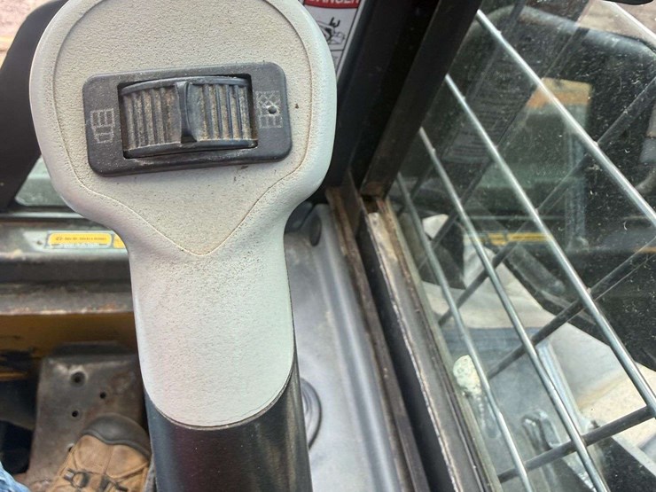 new-holland-l230-image-23