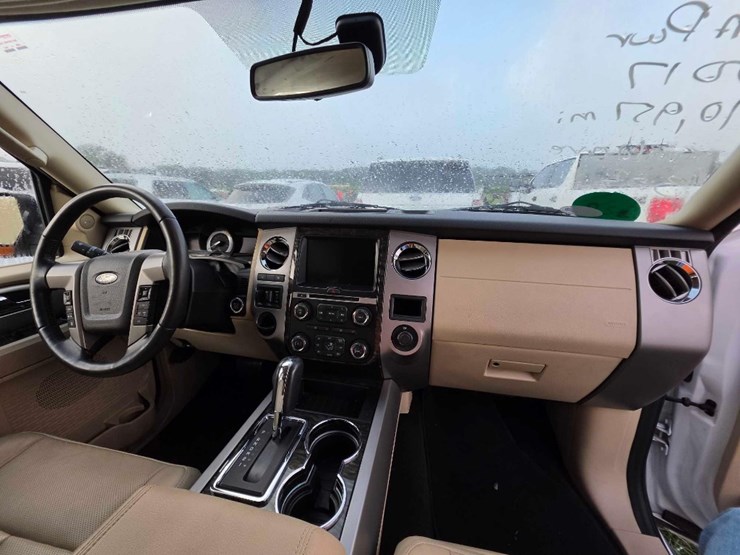 2017-ford-explorer-image-14