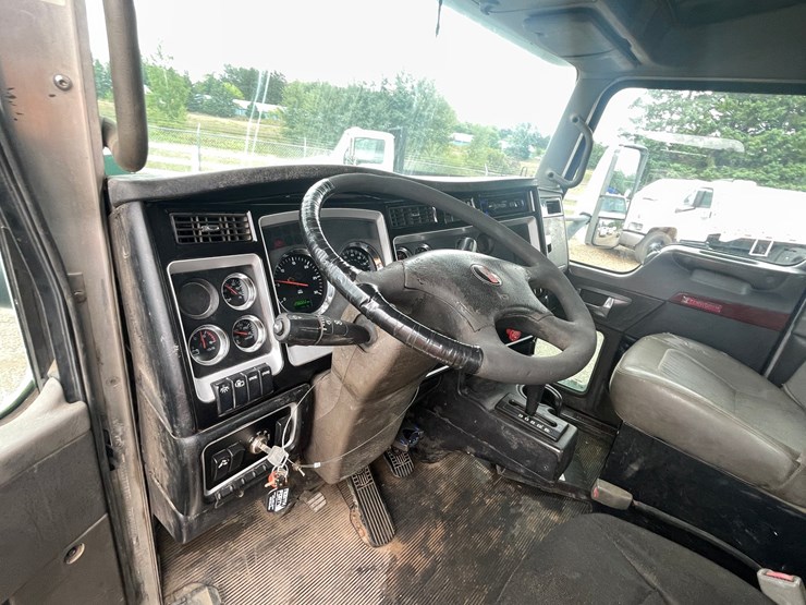 2007-kenworth-t800-image-33