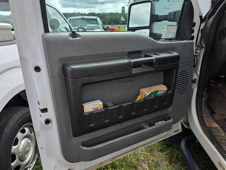 2014-ford-f550-image-11
