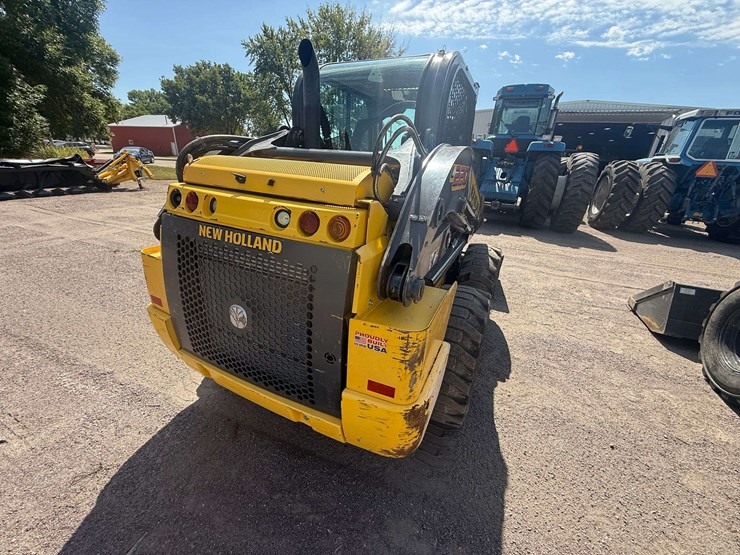 new-holland-l220-image-30