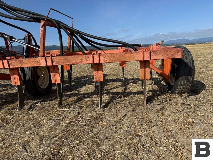2008-custom-22.5'-air-seeder-image-16