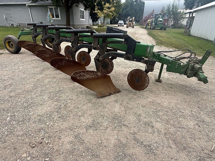 john-deere-2810-image-3