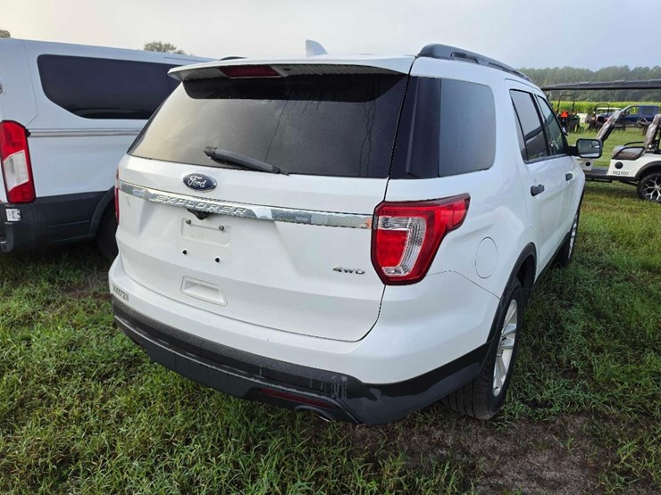 2017-ford-explorer-image-6