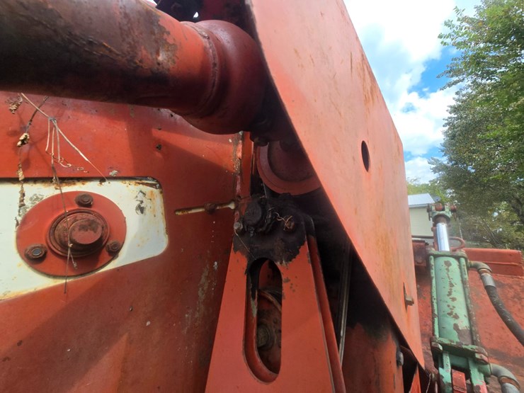 hesston-1091-image-27