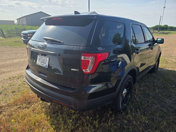 2016-ford-explorer-police-interceptor-image-18