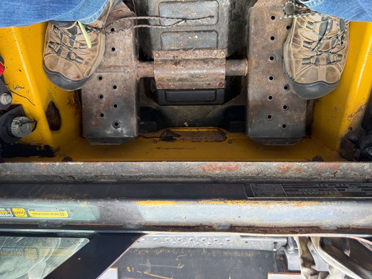new-holland-l230-image-18