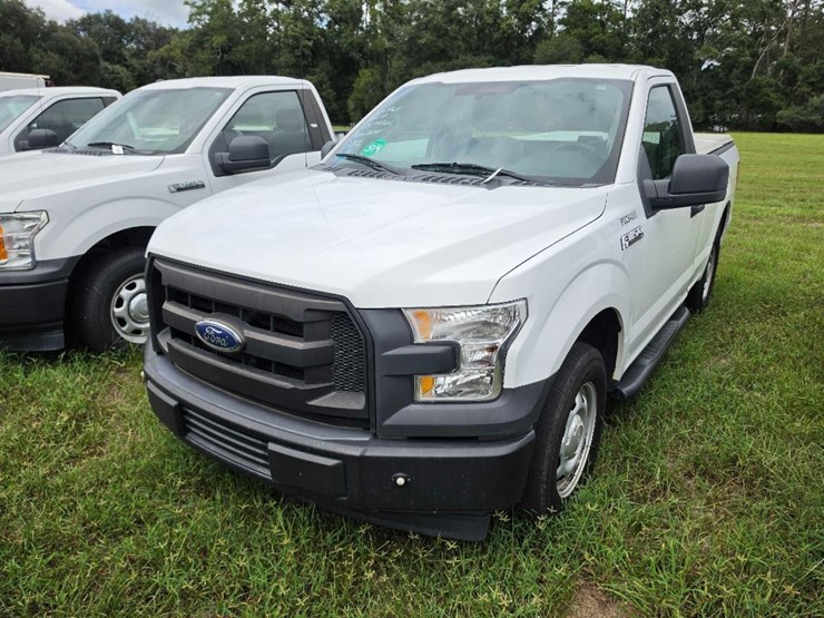 2017-ford-f150-xl-image-2