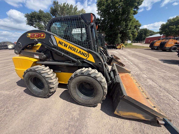new-holland-l230-image-9