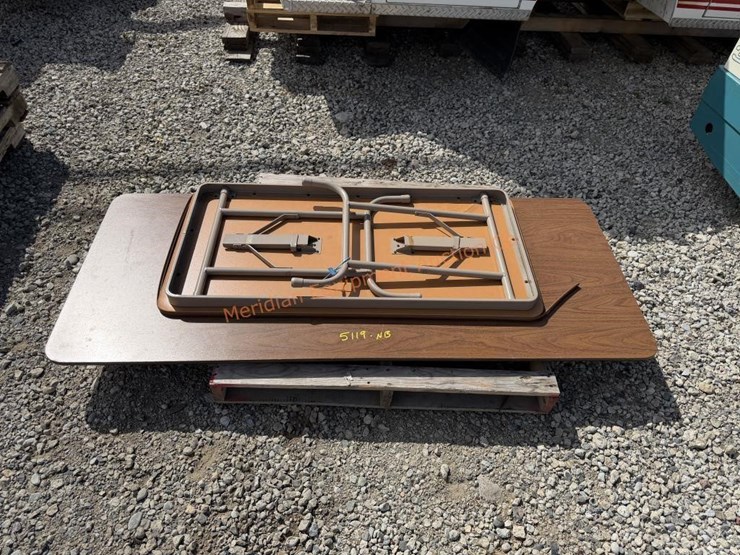 2--folding-tables-image-1