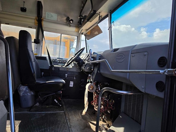 2005-bluebird-school-bus-image-6
